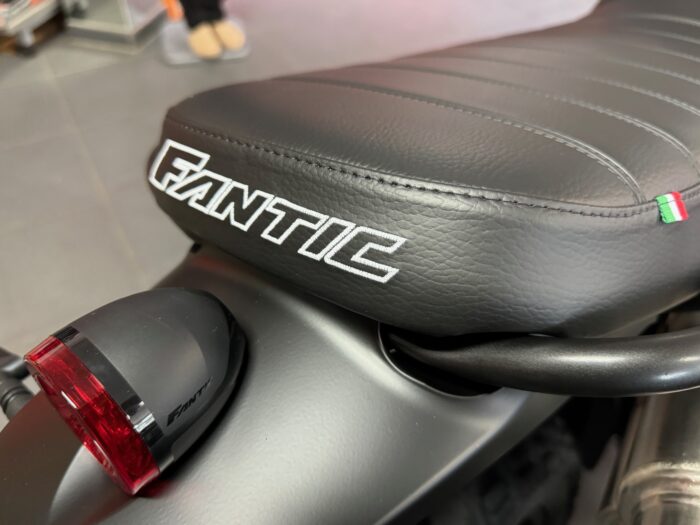 Fantic Caballero SCRAMBLER 125 2025 - schwarz – Bild 3
