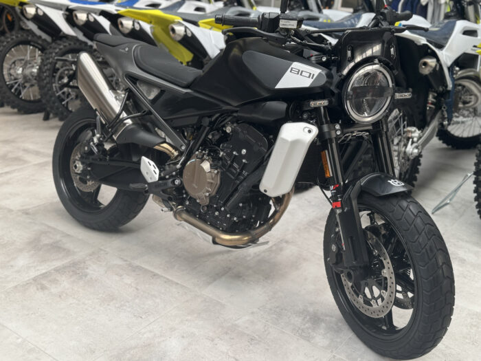 Husqvarna Svartpilen 801 MY24 1616km EZ 06/24
