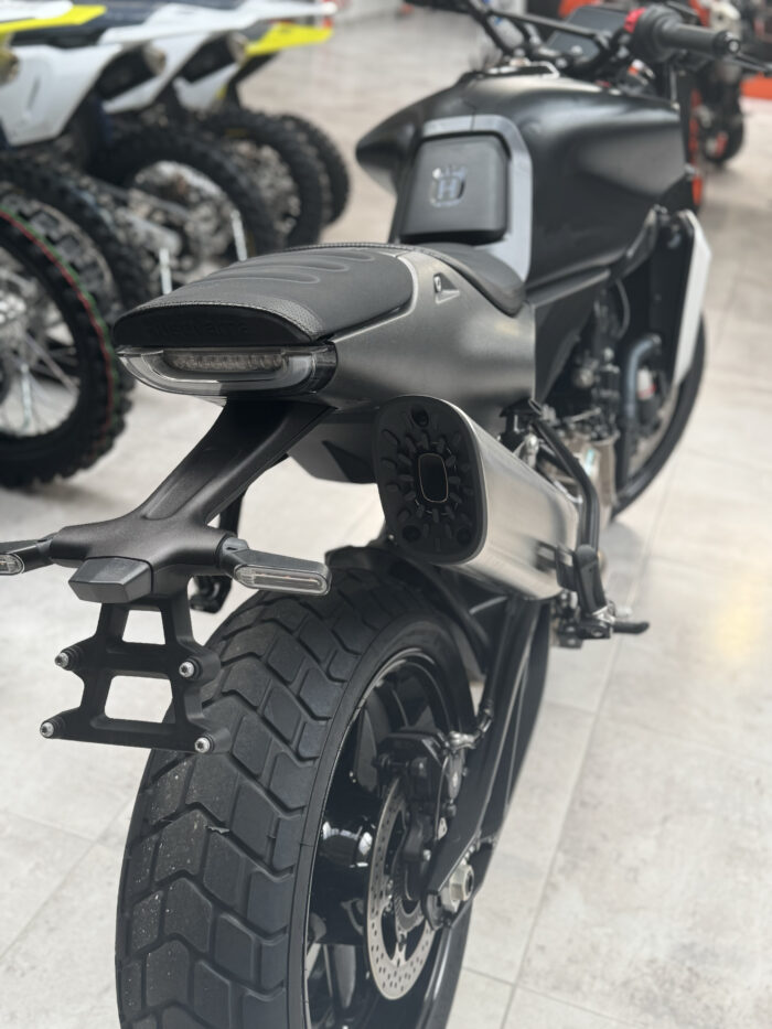 Husqvarna Svartpilen 801 MY24 1616km EZ 06/24 – Bild 8