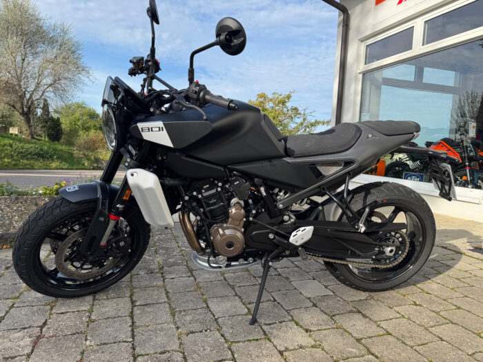 Husqvarna Svartpilen 801 360 km EZ 06/24