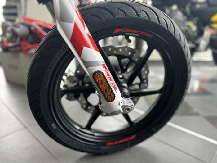 Fantic XMF 125 Performance 2025 weiß – Bild 2