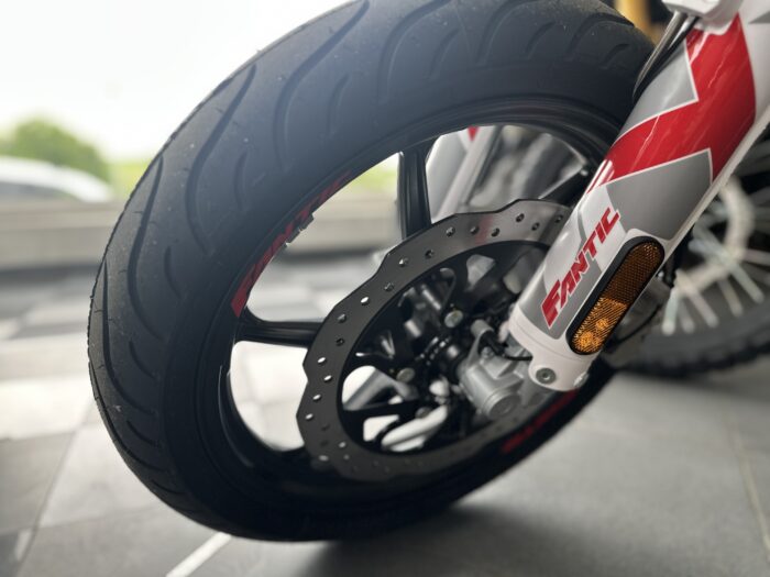 Fantic XMF 125 Performance 2025 weiß – Bild 8