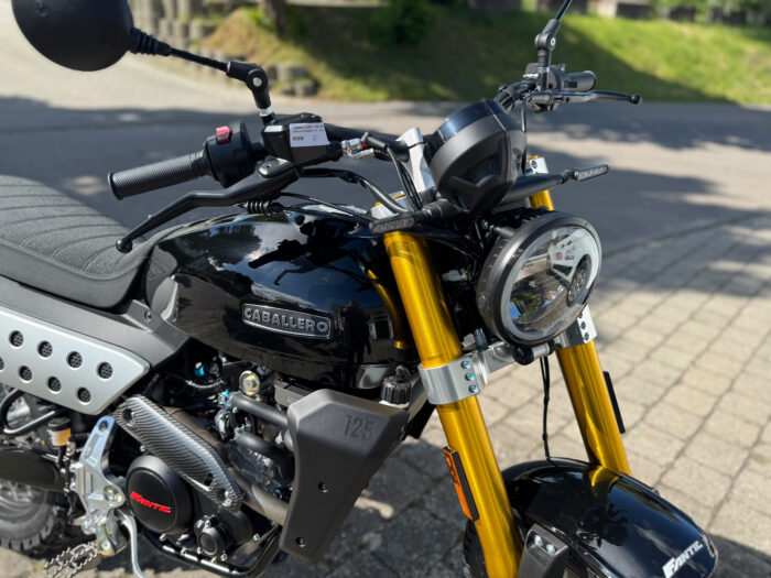 Fantic Caballero SCRAMBLER 125 2025 - schwarz – Bild 10