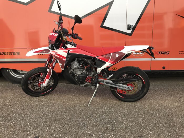 Fantic XMF 125 Competition 2025 weiß - 2200km – Bild 3