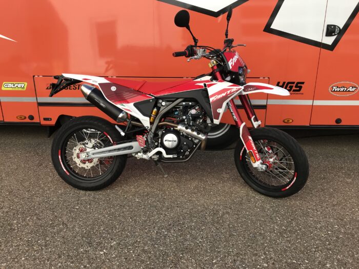 Fantic XMF 125 Competition 2025 weiß - 2200km