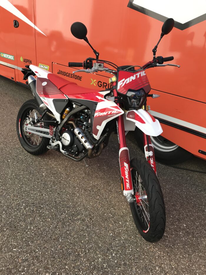 Fantic XMF 125 Competition 2025 weiß - 2200km – Bild 7